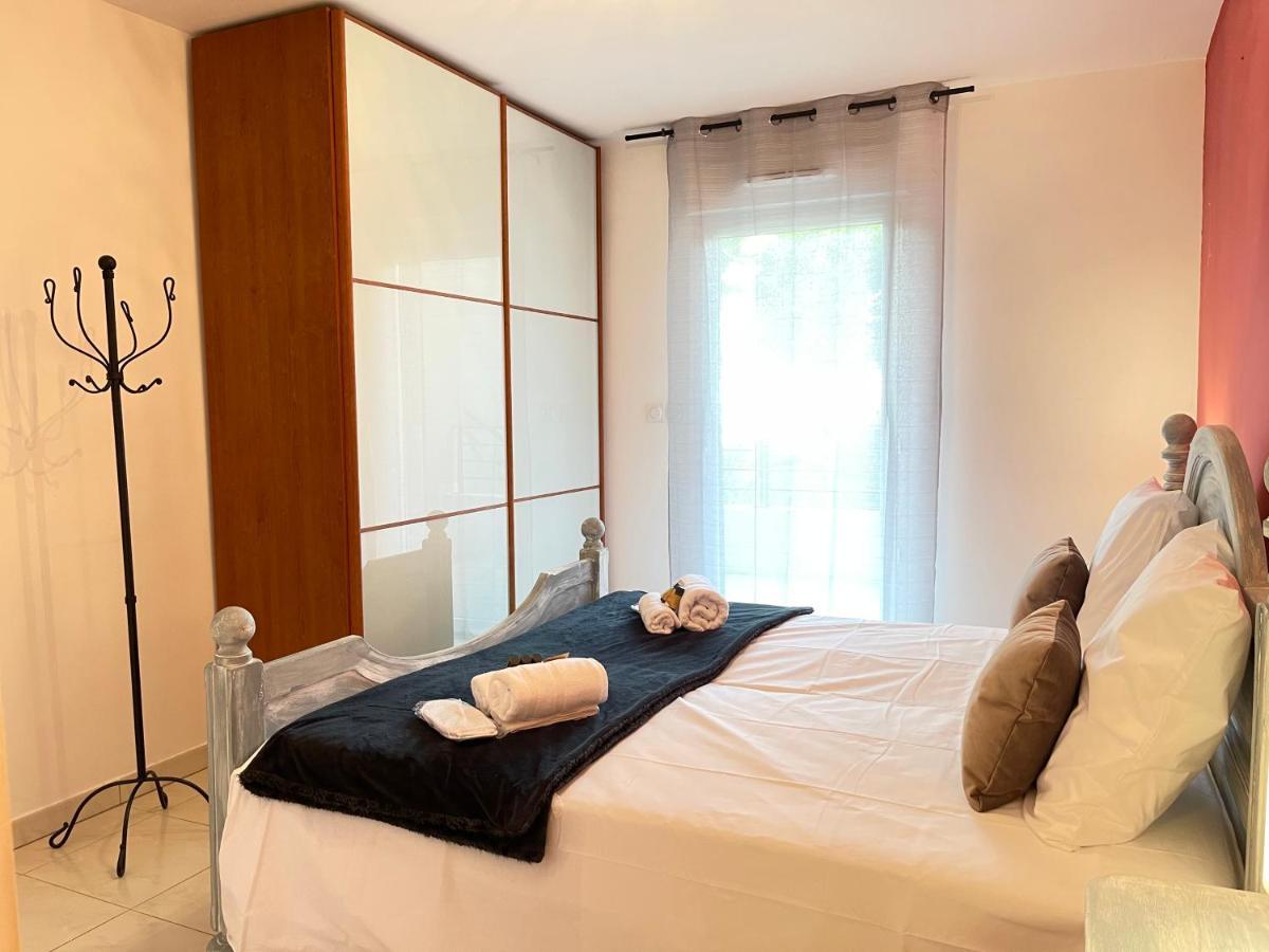 Tres Bel Appartement -Residence Avec Piscine Sur Le Toit Et Vue Panoramique Saint-Raphaël Eksteriør bilde